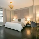 Luxury Three Bedroom Apartment - Midtown 8