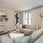 Luxury Three Bedroom Apartment - Midtown 8
