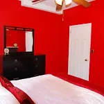 One-Bedroom Apartment W/Sofa Bed