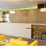 Nu 4*