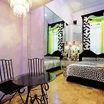 Hotel The International Cozy New York