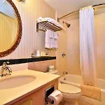Western Queens Court Hotel 3*