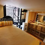 Hotel The International Cozy