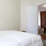 Three- Bedroom Apartment On 5Th Ave