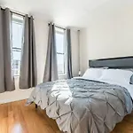 Alluring Astoria 2 Bedrooms 15 Min To Manhattan Via R & M Trains