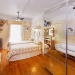 The International Cozy 3* New York