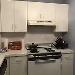 Beautiful Private Apartment Short Ride To Midtown
