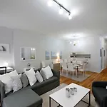Hell\'S Kitchen Two Bedroom Apt