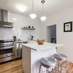 The Brooklyn House By Living Lab Guest house *