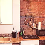 Big 3 Bedroom Apartment In Prime Chelsea Location