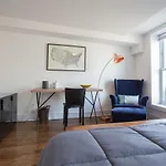 Sunny & Spacious W\'Burg 2 Bed & 2 Bath Penthouse