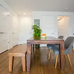 Sunny & Spacious W\'Burg 2 Bed & 2 Bath Penthouse