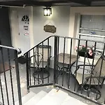 Bright Apartment Near Major Trains! A, C, J, Z, L