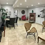 Bright Apartment Near Major Trains! A, C, J, Z, L