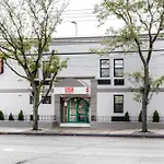 Econo South Ozone Park 2*