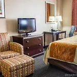 Hotel Travelodge By Wyndham Queens 3*