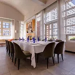 Giraffe By Library Collection Hotel New York