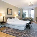 Lefferts Manor Bed & Breakfast