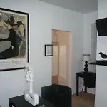 Elizabeth Street Apt 8