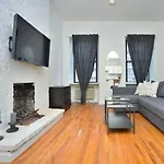 Alcove Studio In The Upper East Side