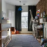 Gates Avenue Townhouse III By Onefinestay