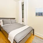 Spacious 4 Bedroom 15 Min From Times Square