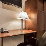 Comfort Manhattan Bridge Hotel 3*