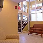 Travelodge By Wyndham Queens