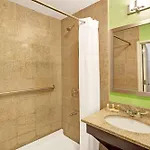 Hotel Days & By Wyndham Ozone Park/jfk Airport