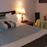 Delz Bed & Breakfast Hotel *