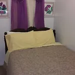 Delz Bed & Breakfast Hotel *