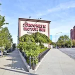 Brooklyn Motor Hotel 2*