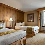 Western Queens Court 3*
