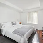Aparthotel Aka Sutton Place 4*