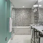 Hugo Hotel 4*