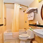 Western Queens Court Hotel 3*