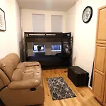Great Prvt Large Bdrm - Prvt Entrance - Sleeps 4
