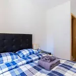 Two Bedroom Apartment In Little Italy/Soho