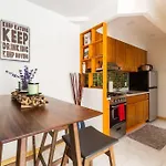 Two Bedroom Apartment In Little Italy/Soho