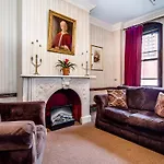 Hotel Leo House