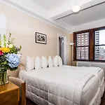 Leo House 3*