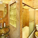 Hotel The International Cozy 3*