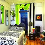 Hotel The International Cozy