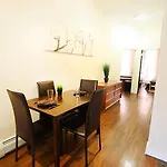 New York Apartment Sleeps 8 Air Con Wifi