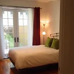 New York Apartment Sleeps 6 Wifi