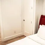 New York Apartment Sleeps 6 Air Con Wifi