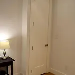 New York Apartment Sleeps 6 Air Con Wifi