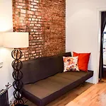 Nolita Apartment Sleeps 6 Wifi