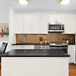 Global Luxury Suites At The Eugene