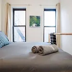 Lower East Side Gem: Quiant Space In Trendy, Vibrant, Convenient Neighborhood ! Sleeps 7